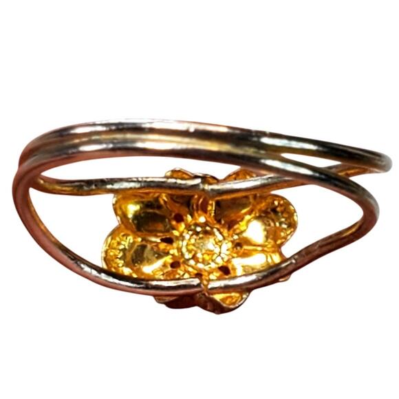 Gold Tone Vtg Ring Small Green Rhinestone Size 5.25 Floral - Picture 5 of 5